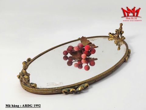  Chiếc khay có gương hình bầu dục màu vàng bằng đồng 