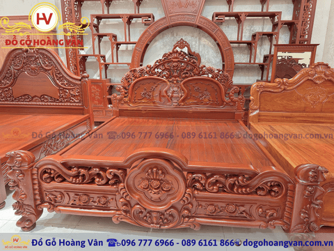 Giường ngủ đục trạm hoa hồng sắc nét đồng kỵ GN184
