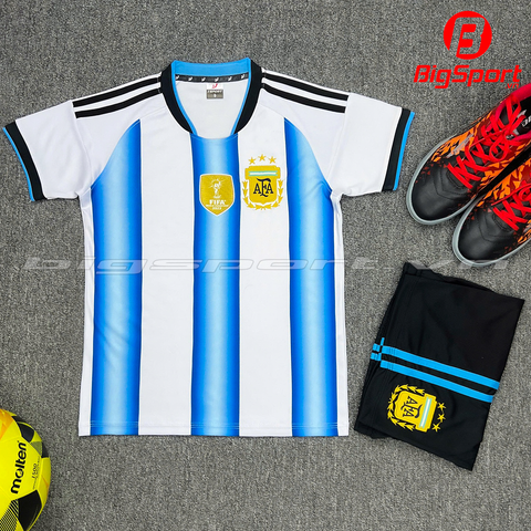 Áo đá bóng trẻ em Argentina sọc sân nhà mùa giải 2025-2026