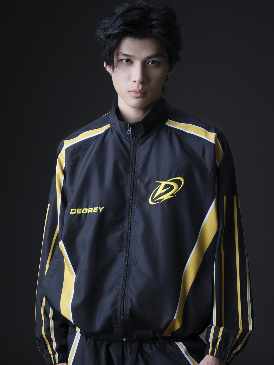  Jacket Degrey màu ĐEN VÀNG THÊU LOGO ATHLETE áo khoác dù thể thao - JKLOGOVANG 