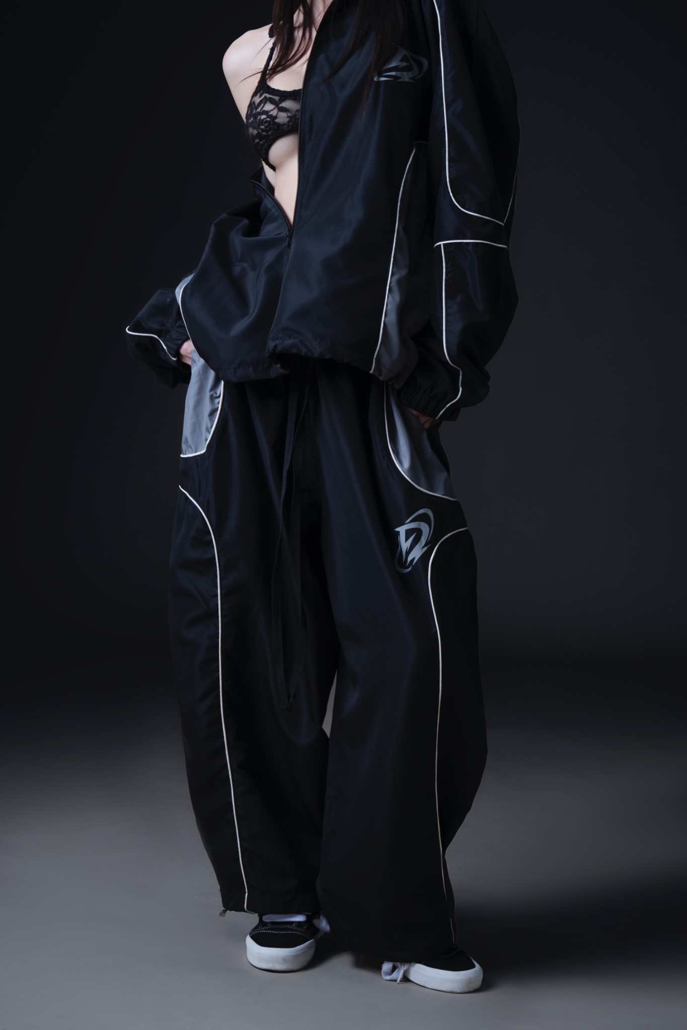  Jacket Degrey màu ĐEN in Mascot áo khoác dù thể thao - JKMASCOT 