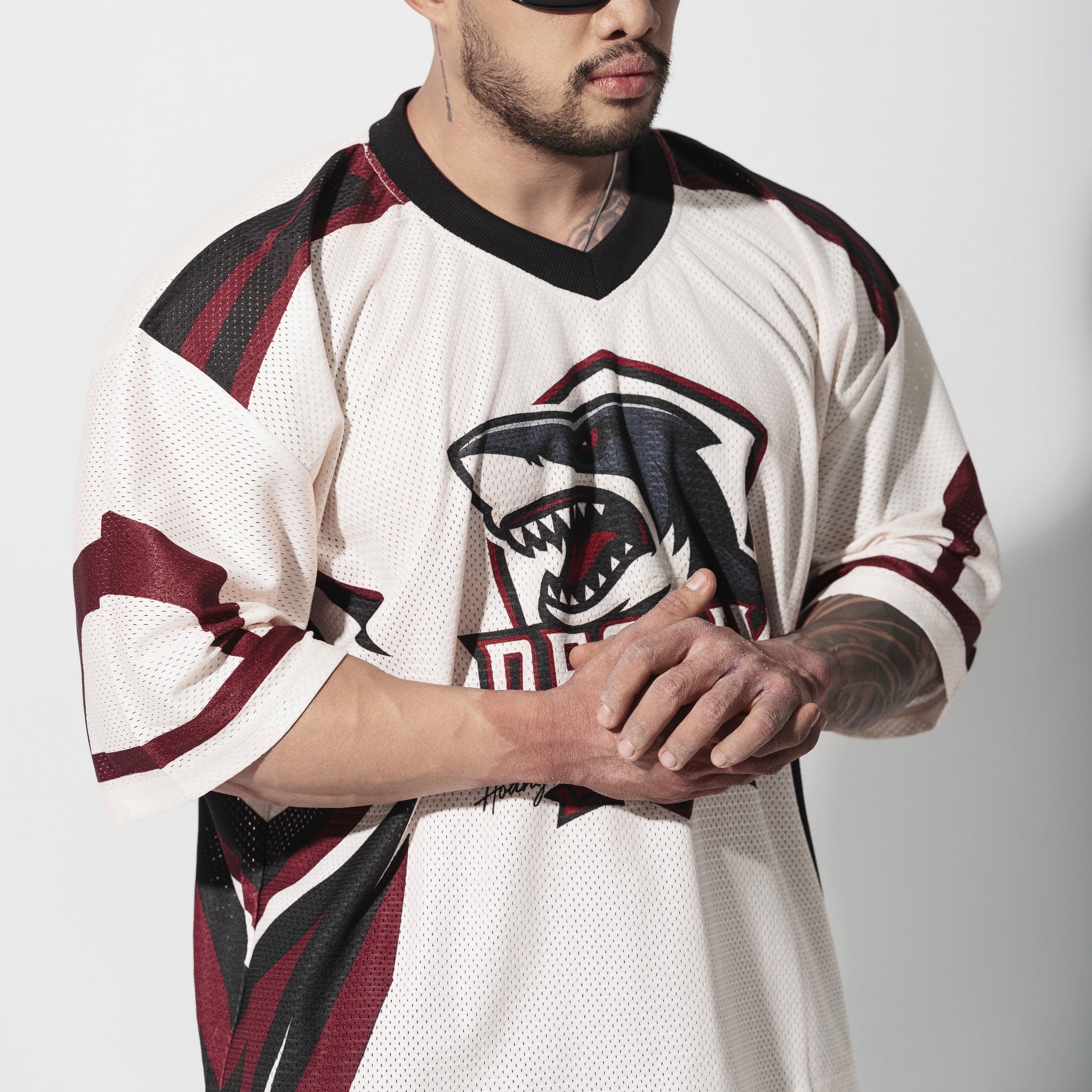  Áo thun thể thao màu kem Degrey Jersey SHARK 84 cổ tim - JERSHARK 