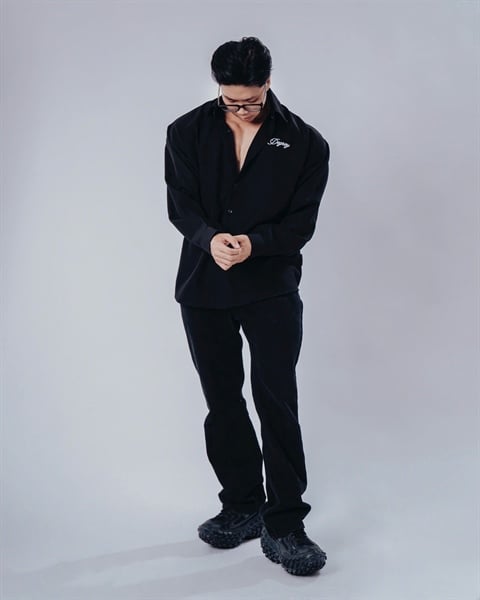  Áo sơ mi tay dài màu đen Degrey Longsleve Shirt DECADE LOGO - LONGSHIRTDECADE 