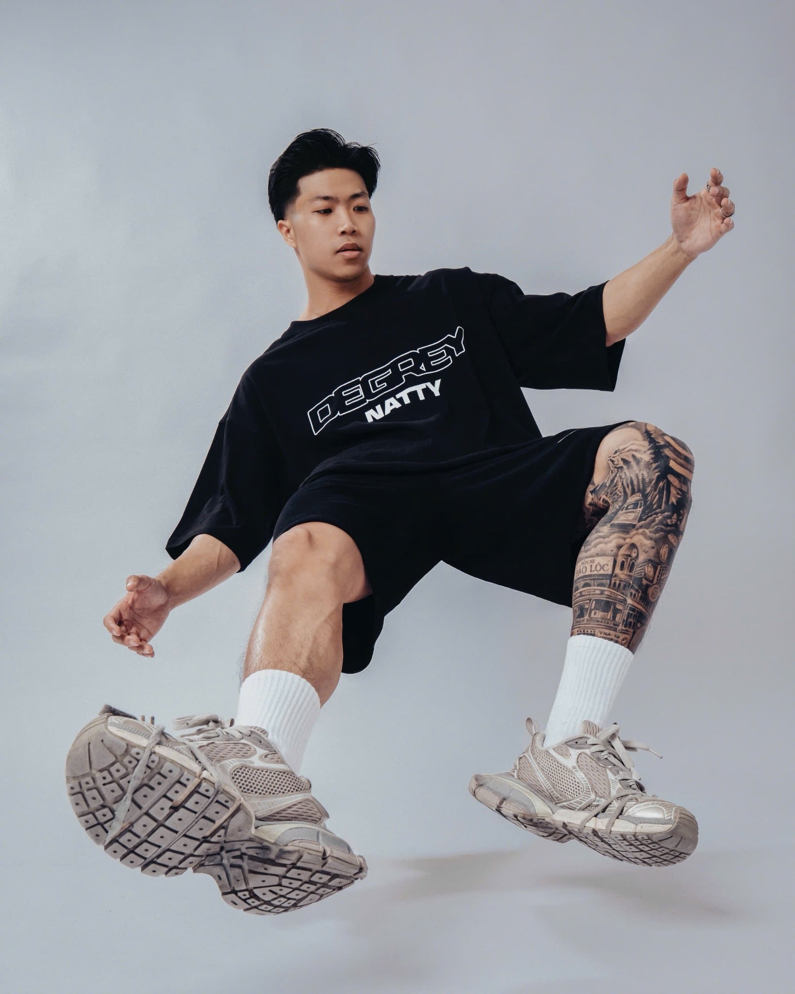  Degrey NATTY áo thun màu ĐEN kiểu dáng rộng in hình logo - OVSNATTY 