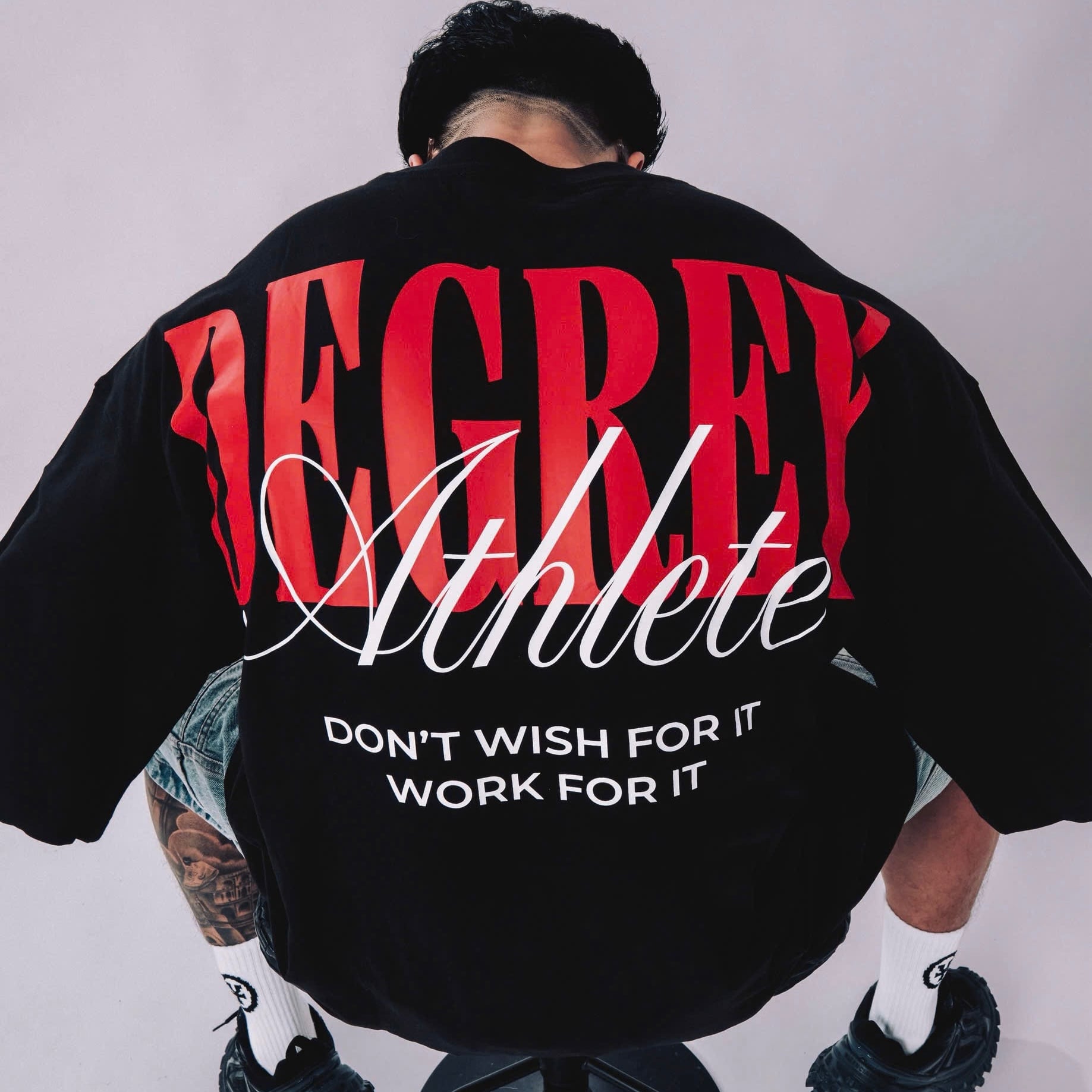  Áo Thun màu ĐEN logo Degrey màu ĐỎ kiểu dáng rộng Athlete - OVSATHDENDO 