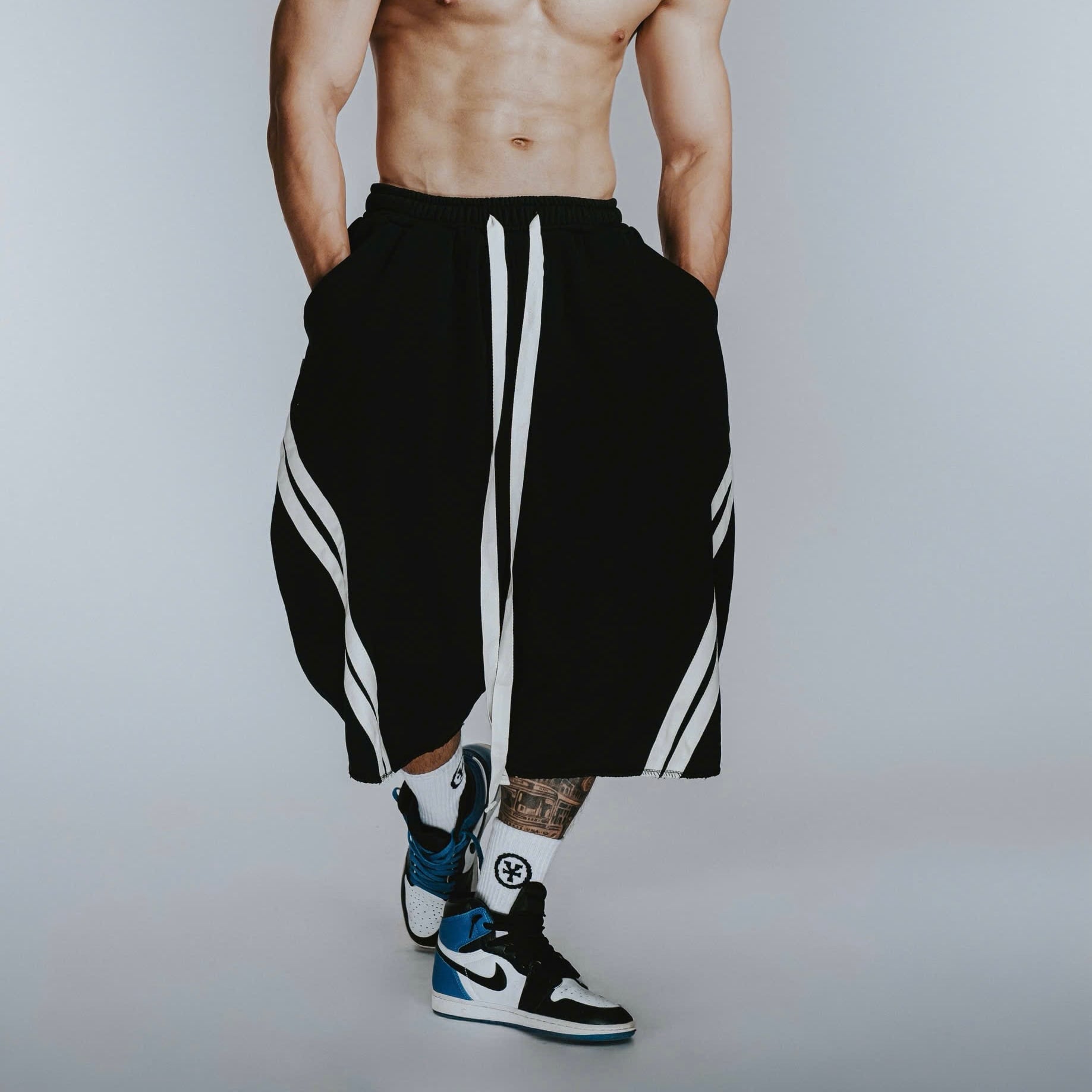  Quần lửng chân cua ĐEN sọc KEM Degrey short pant - SHODENSOCKEM 