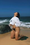  Áo Sweater Degrey Athlete màu trắng xanh Poly - SWETRAXA 