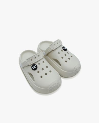  SNEAKERBUZZ - Giày clog trẻ em phối quai Famility 