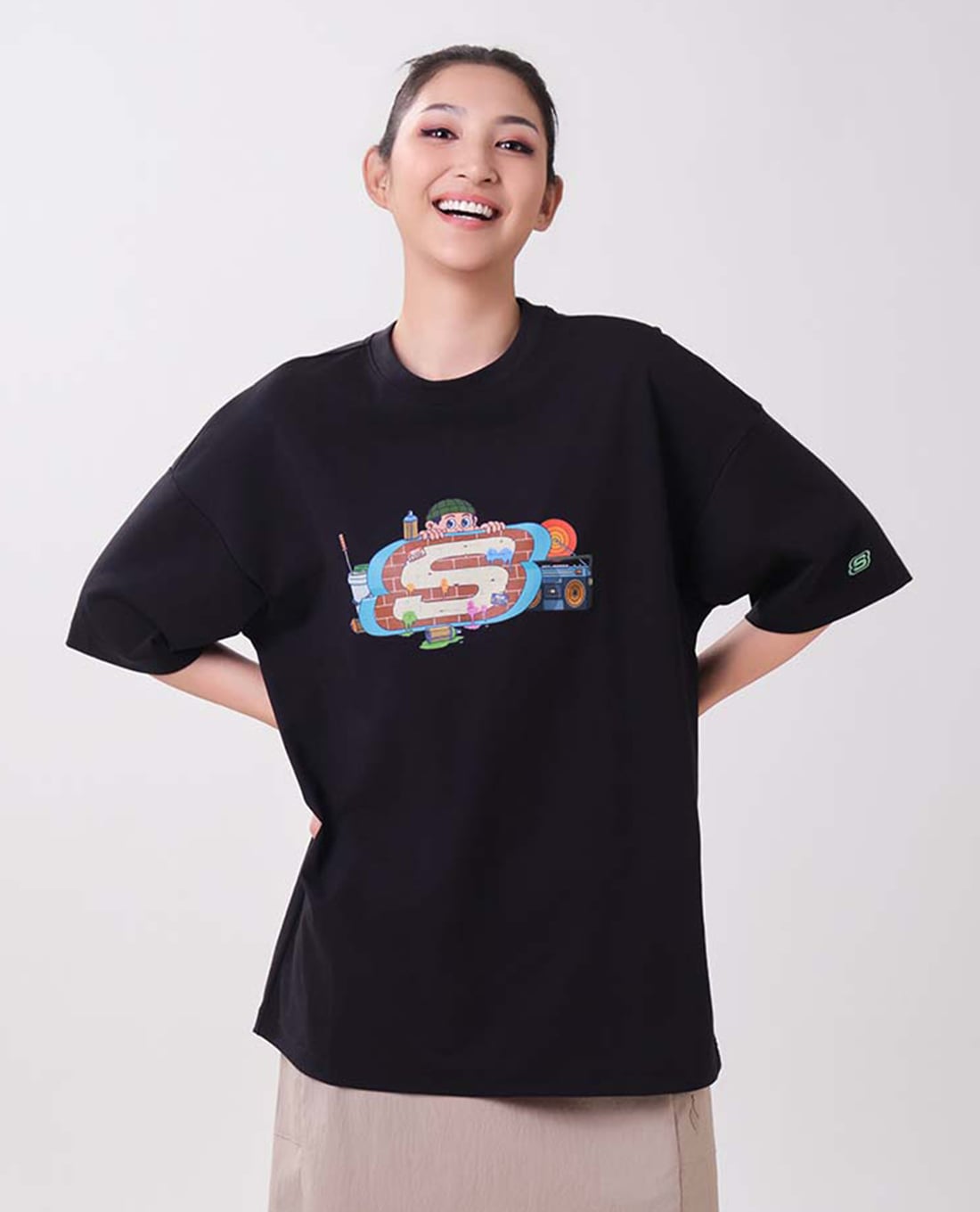 SKECHERS - Áo thun unisex tay ngắn Skechers x Cloakwork