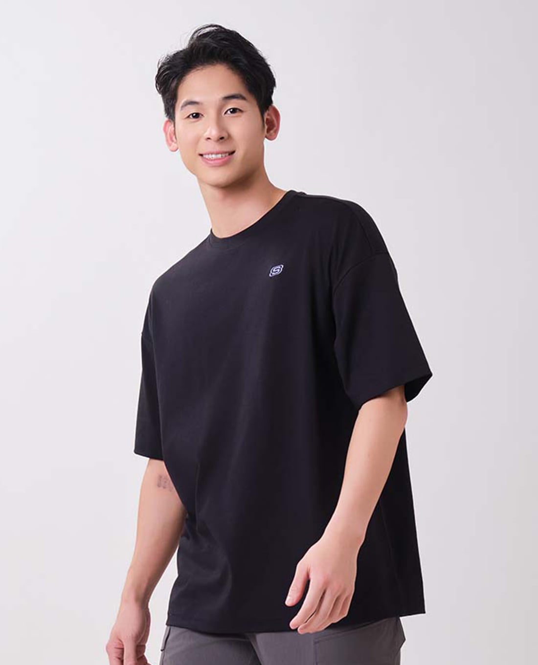 SKECHERS - Áo thun unisex tay ngắn Skechers x Cloakwork