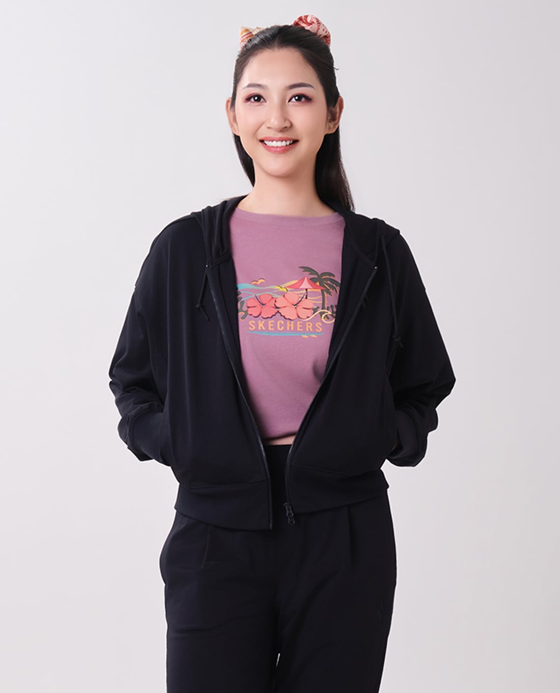 SKECHERS - Áo khoác thể thao nữ phối mũ dập logo