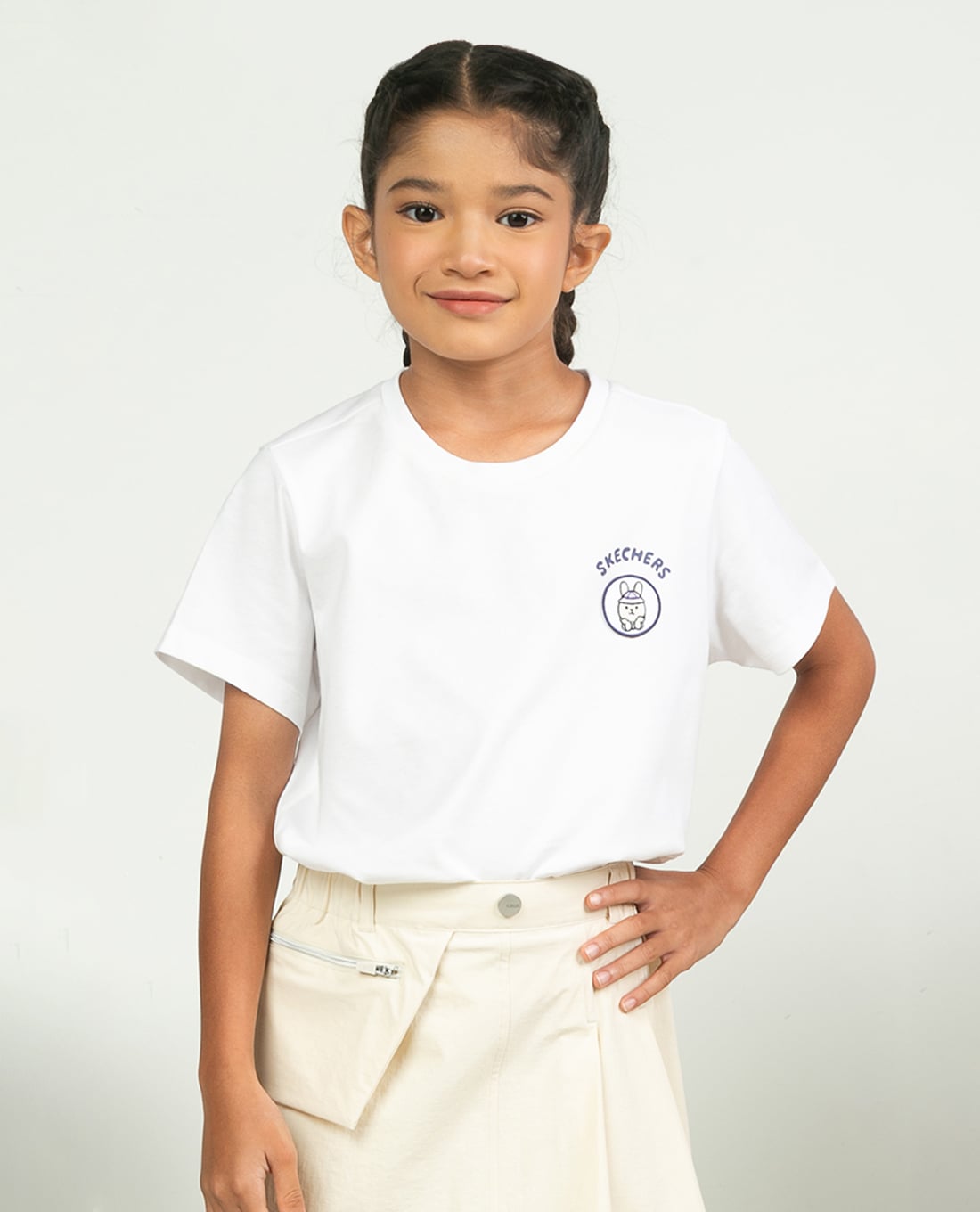 SKECHERS - Áo thun bé gái cổ tròn tay ngắn in họa tiết