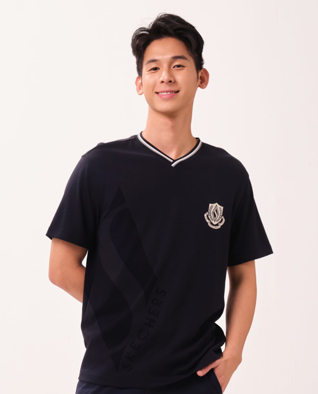 SKECHERS - Áo thun nam cổ V tay ngắn Game On Iconic