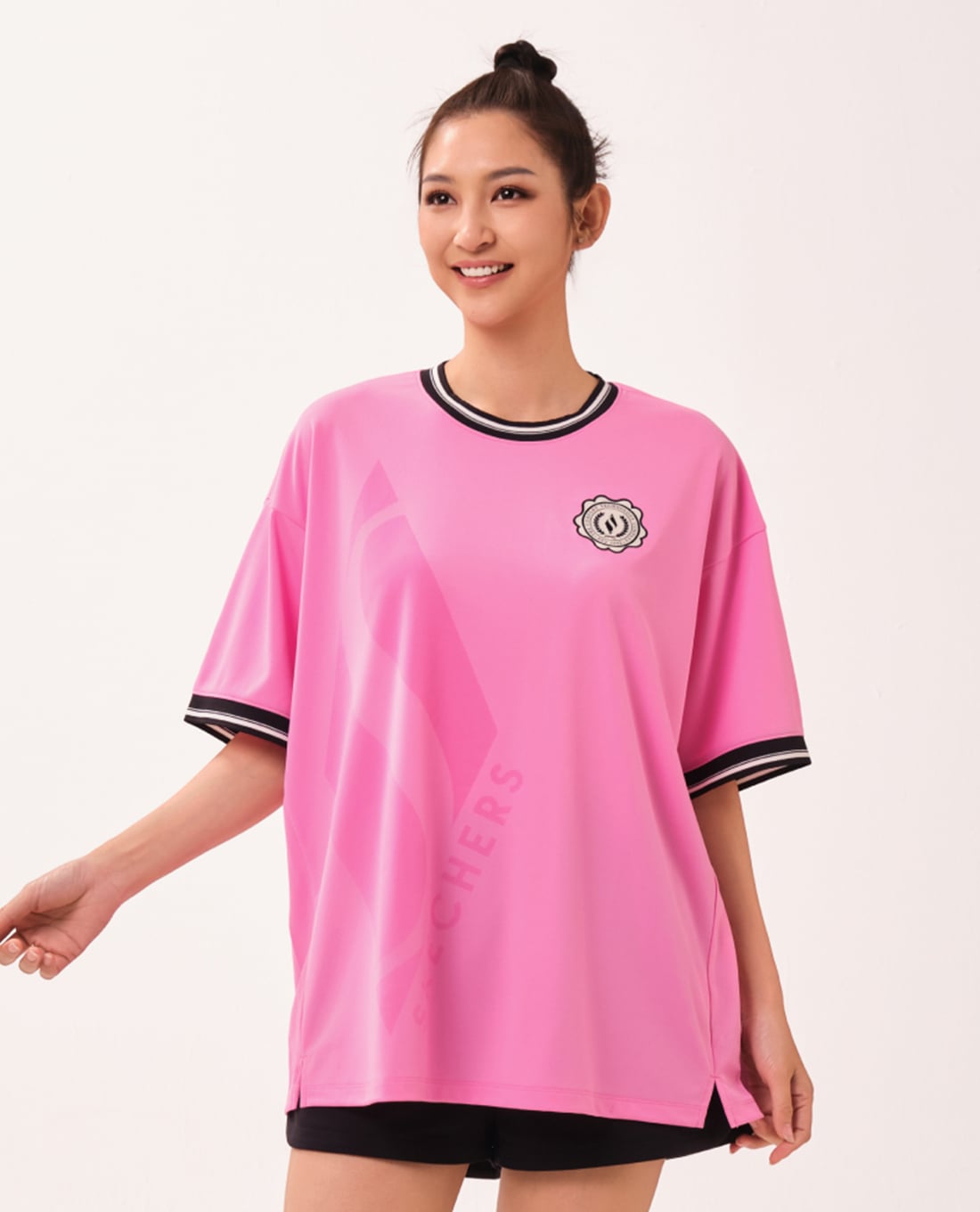 SKECHERS - Áo thun nữ cổ tròn tay ngắn Game On Iconic