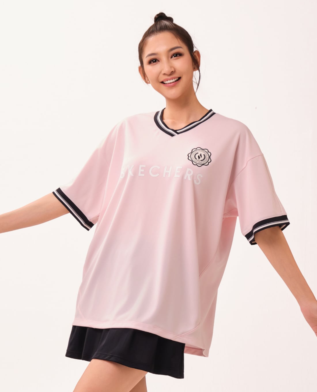 SKECHERS - Áo thun nữ cổ V tay ngắn Game On Iconic