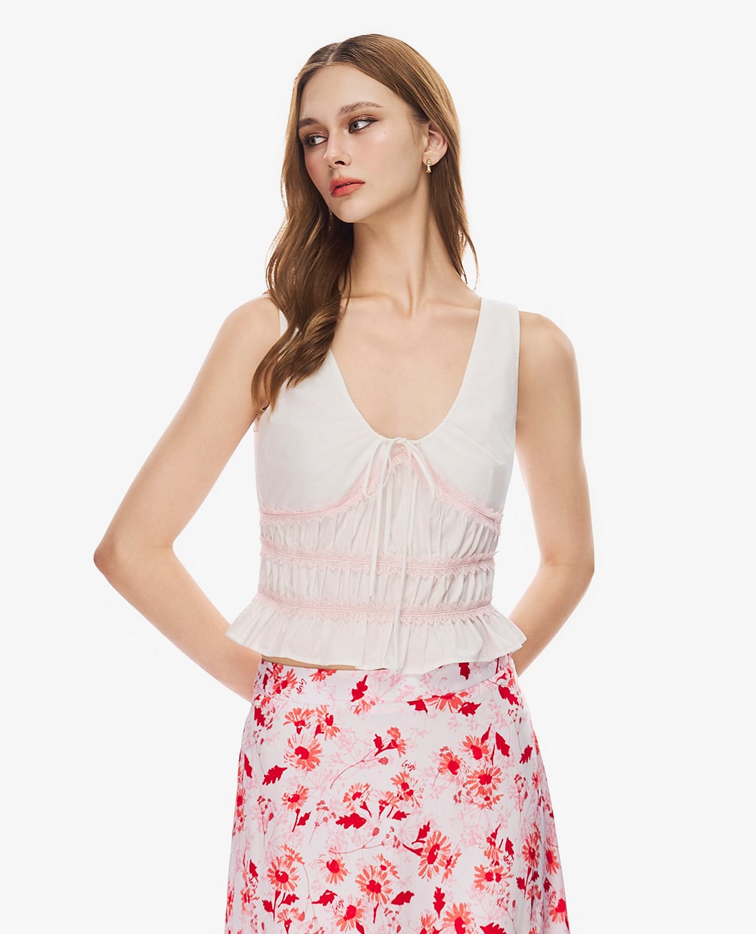 GIGI - Áo croptop nữ cổ V phối bèo nhún