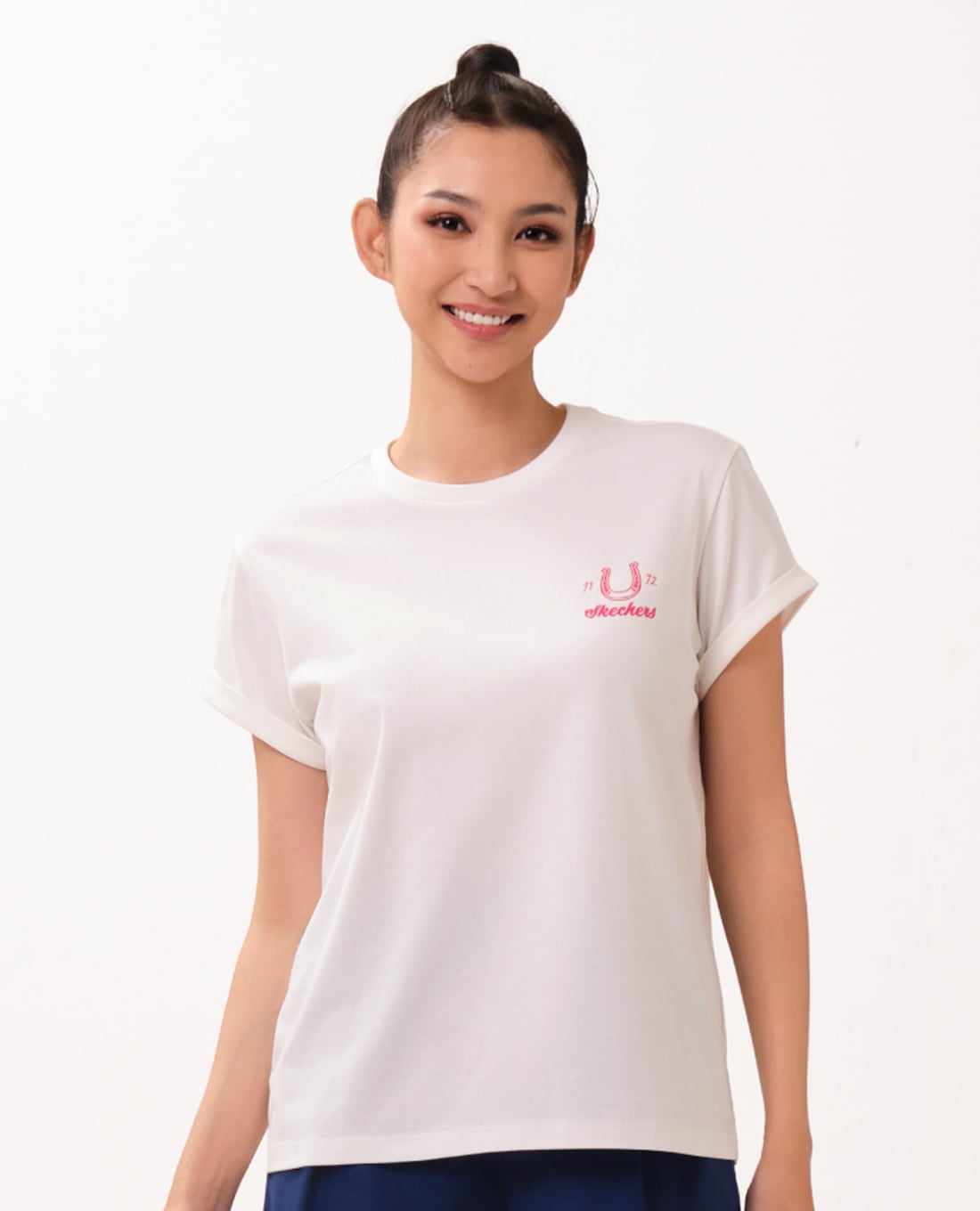 SKECHERS - Áo thun nữ cổ tròn tay ngắn CNY