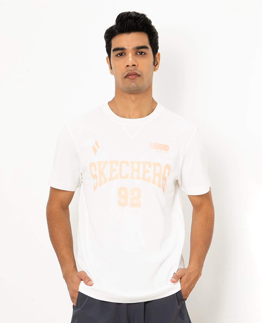 SKECHERS - Áo thun nam cổ tròn tay ngắn Basketball Culture