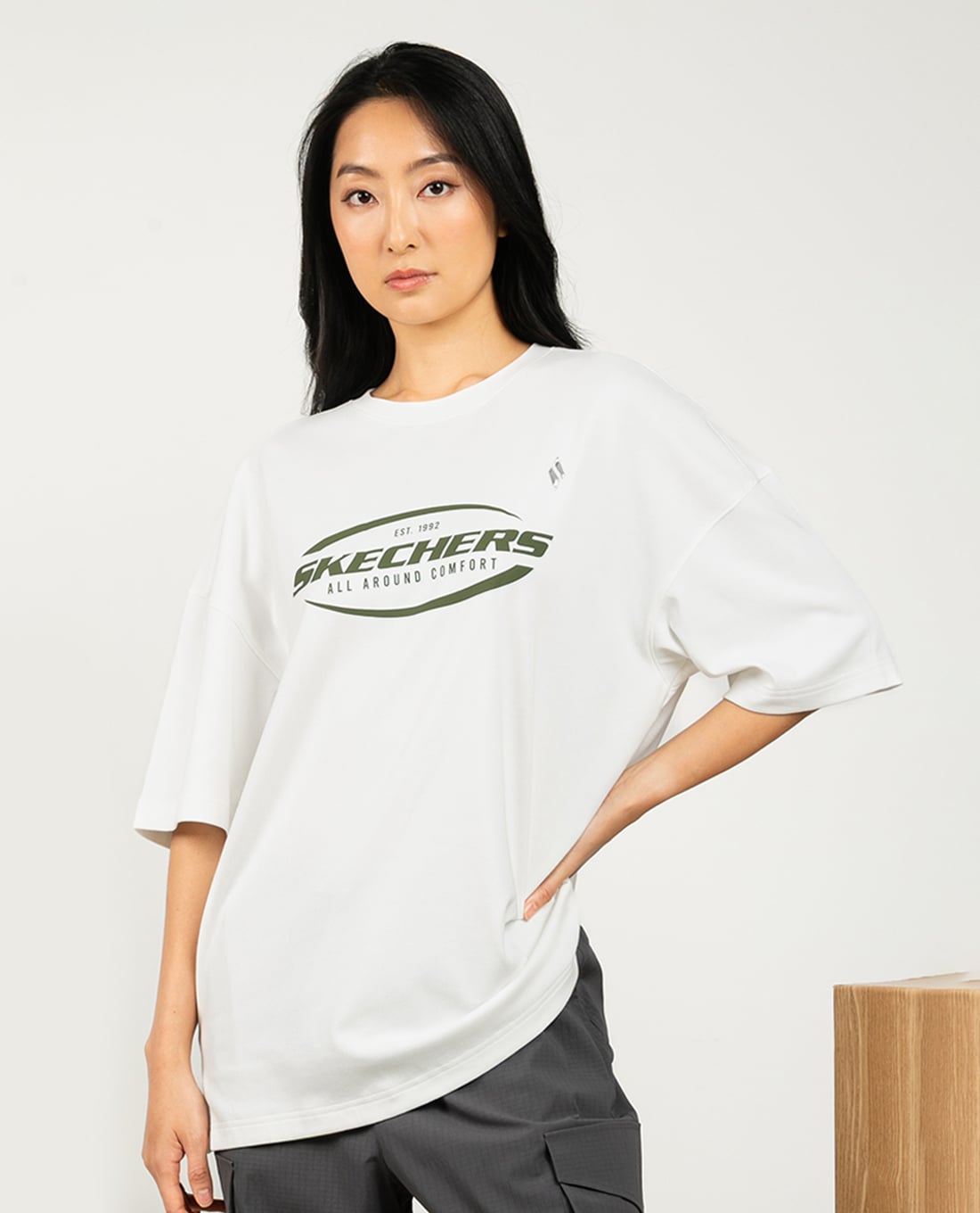 SKECHERS - Áo thun unisex cổ tròn tay ngắn Authentic