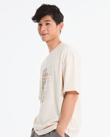  SKECHERS - Áo thun nam cổ tròn tay ngắn in họa tiết 