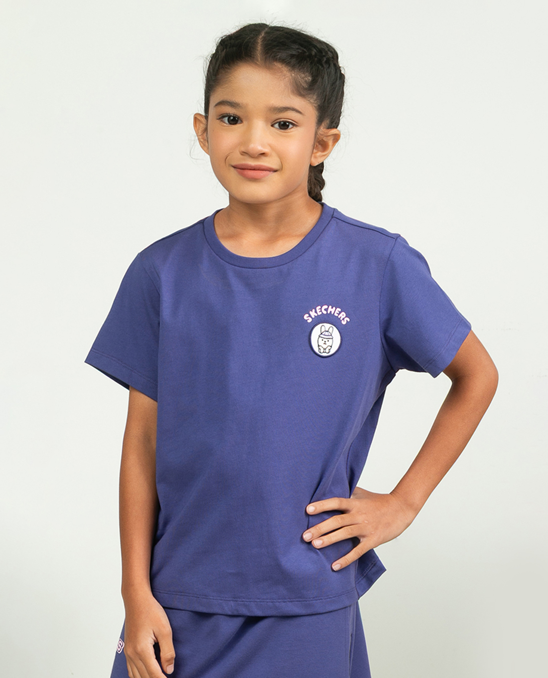 SKECHERS - Áo thun bé gái cổ tròn tay ngắn in họa tiết