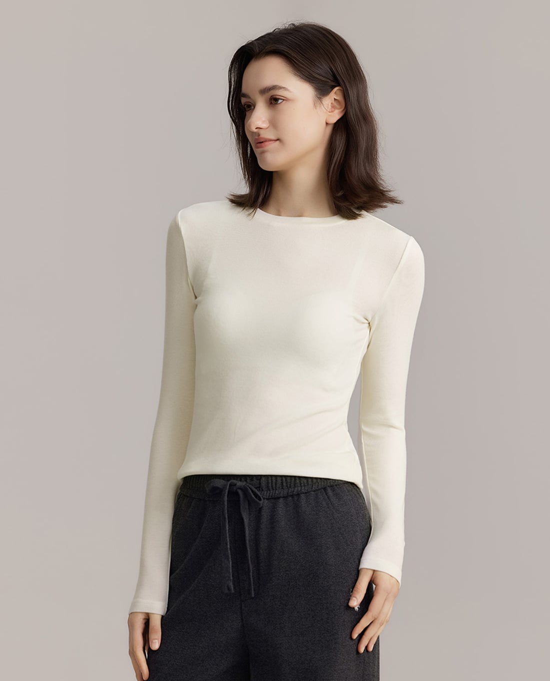 USPA - Áo thun nữ cổ tròn tay dài phom ôm
