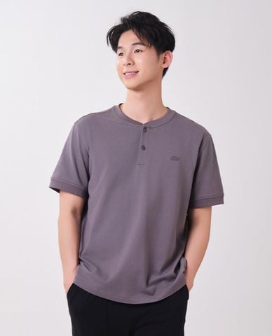 SKECHERS - Áo thun nam cổ henley tay ngắn phối khuy cài 