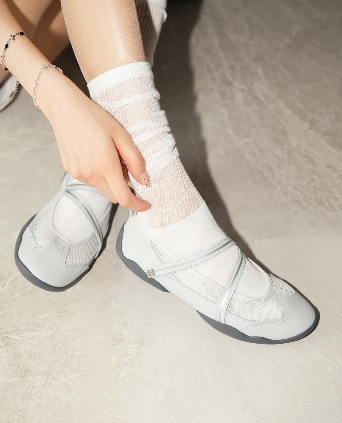 FILA - Giày sneakers nữ cổ thấp Glio MJ
