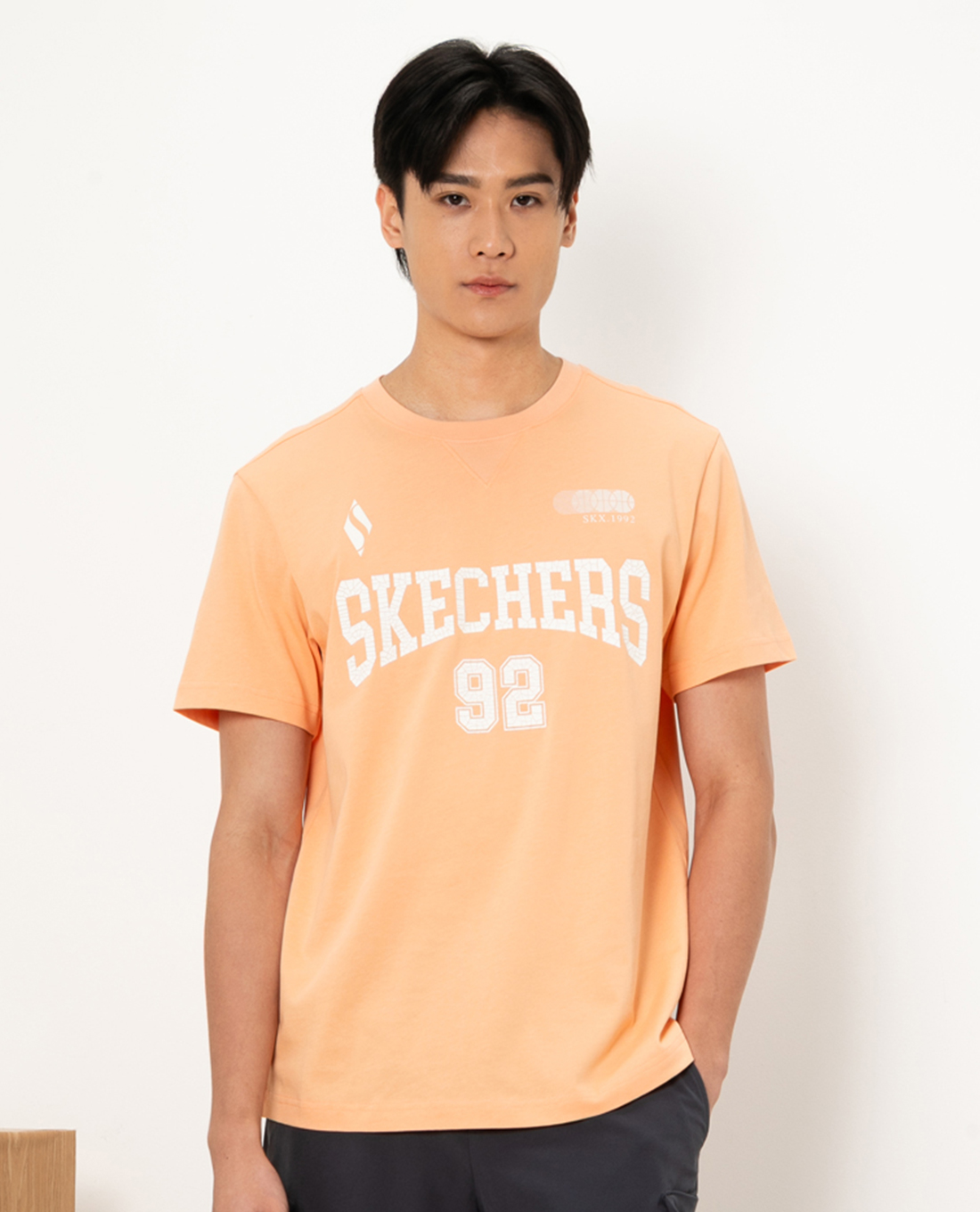 SKECHERS - Áo thun nam cổ tròn tay ngắn Basketball Culture