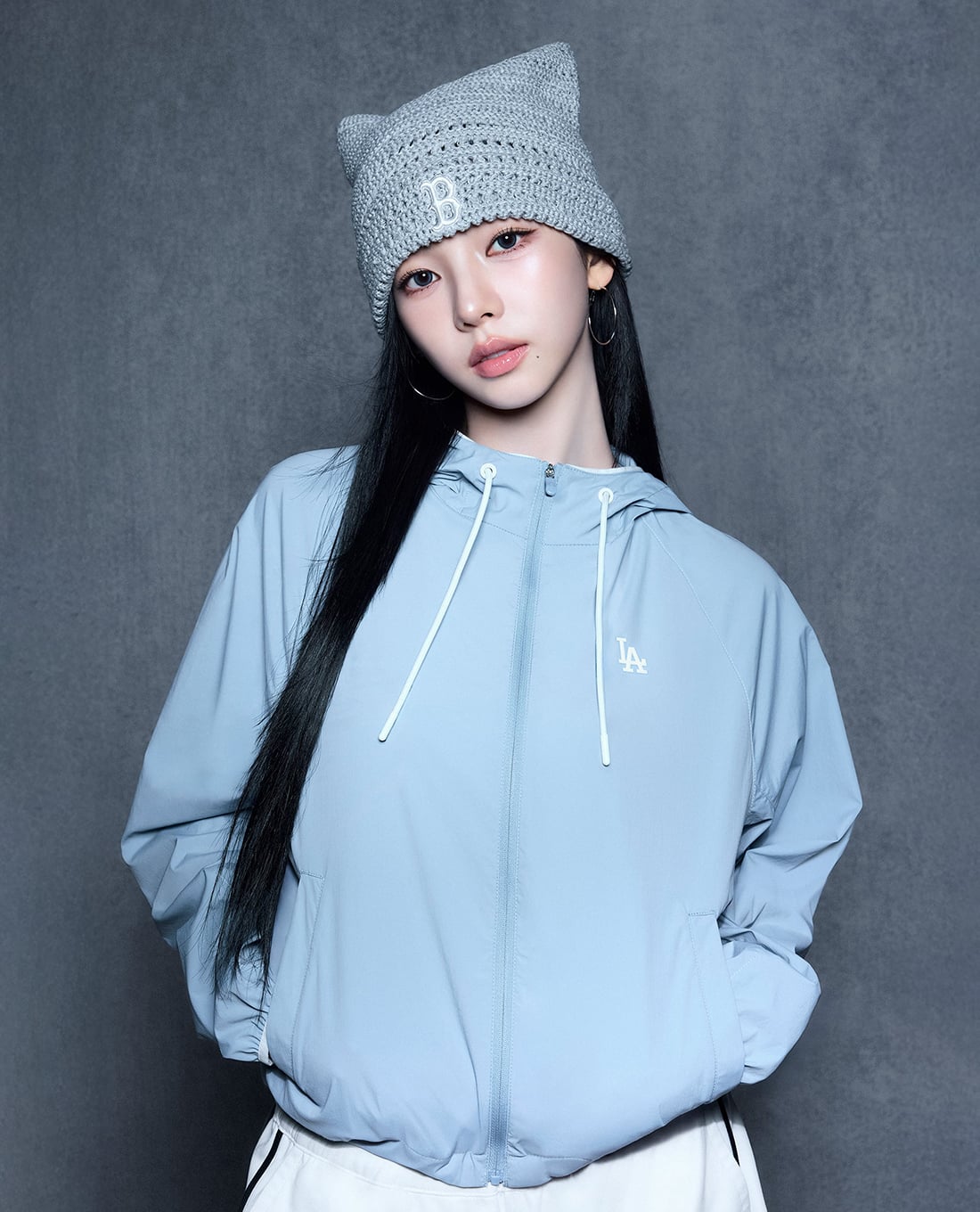 MLB - Áo khoác gió nữ phối mũ Varsity