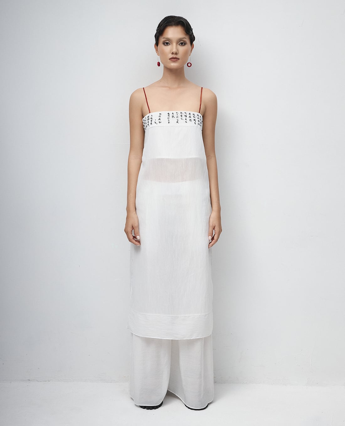 THOME - Đầm hai dây midi dáng suông thêu chữ