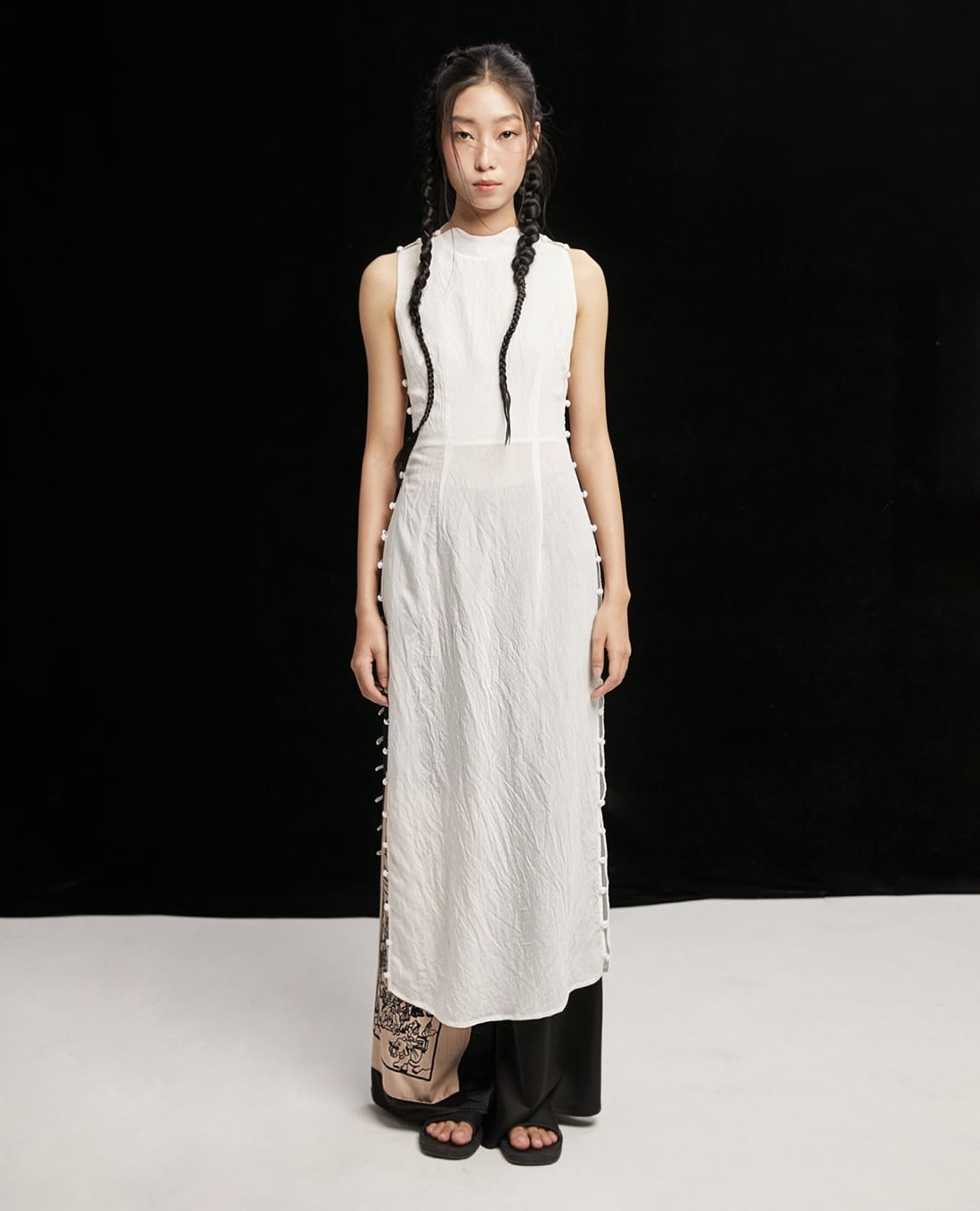 THOME - Áo dài nữ cổ tròn sát nách phối nút cài Tired