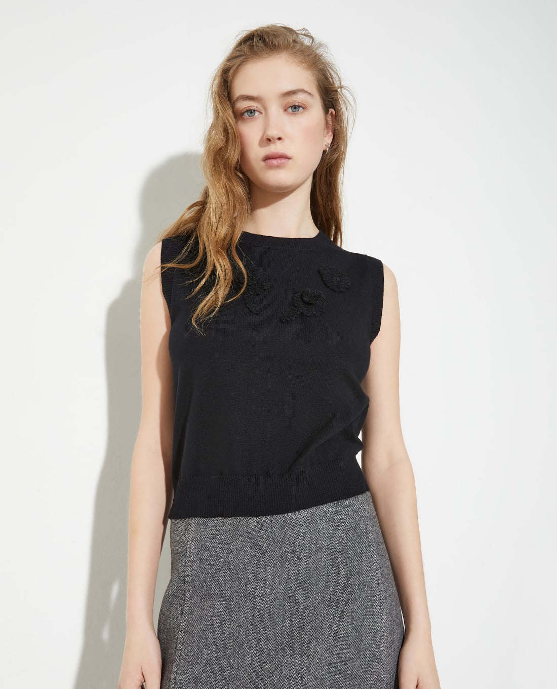 MAX&Co. - Áo dệt kim nữ sát nách đính hoa Meris