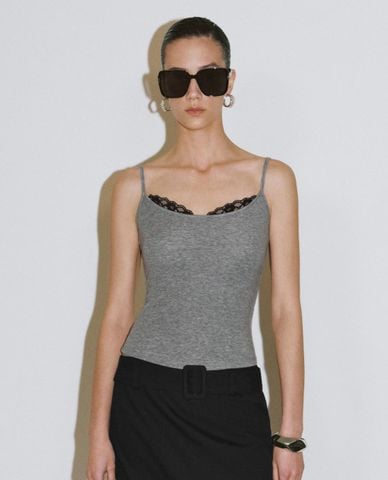  URBAN REVIVO - Áo hai dây nữ viền ren quyến rũ 