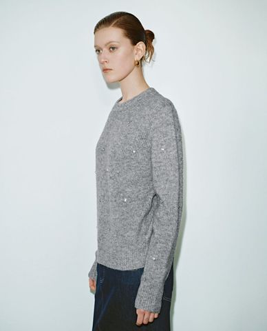  URBAN REVIVO - Áo dệt kim nữ cổ tròn tay dài đính đá 