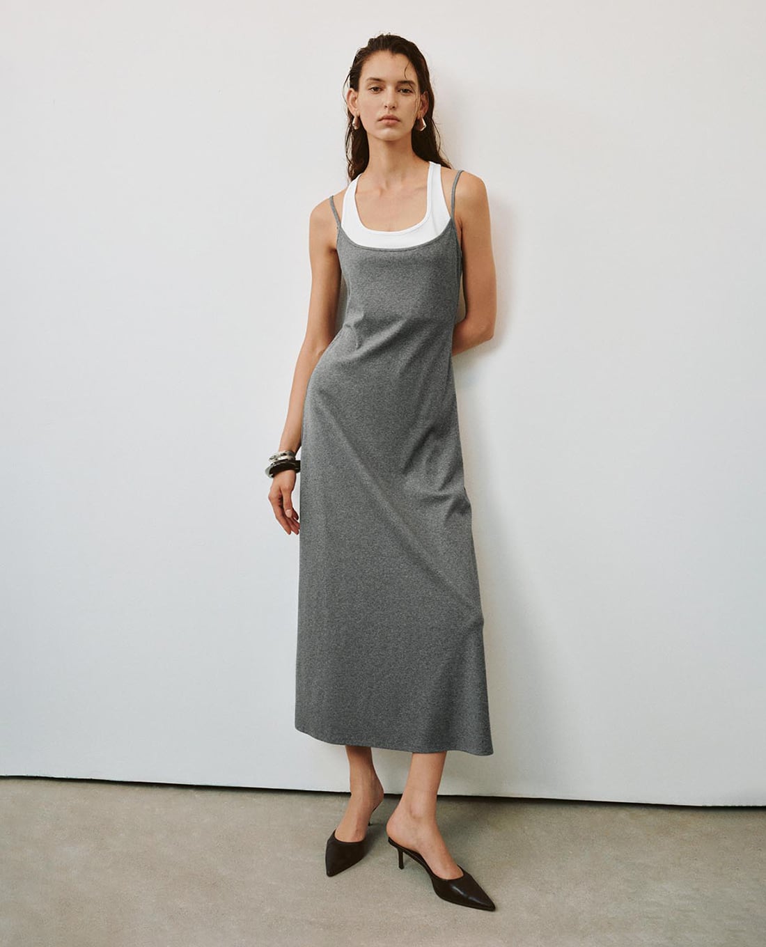 URBAN REVIVO - Đầm hai dây midi cổ chữ U phối layer