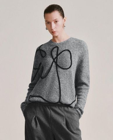  URBAN REVIVO - Áo dệt kim nữ cổ tròn tay dài phối họa tiết 