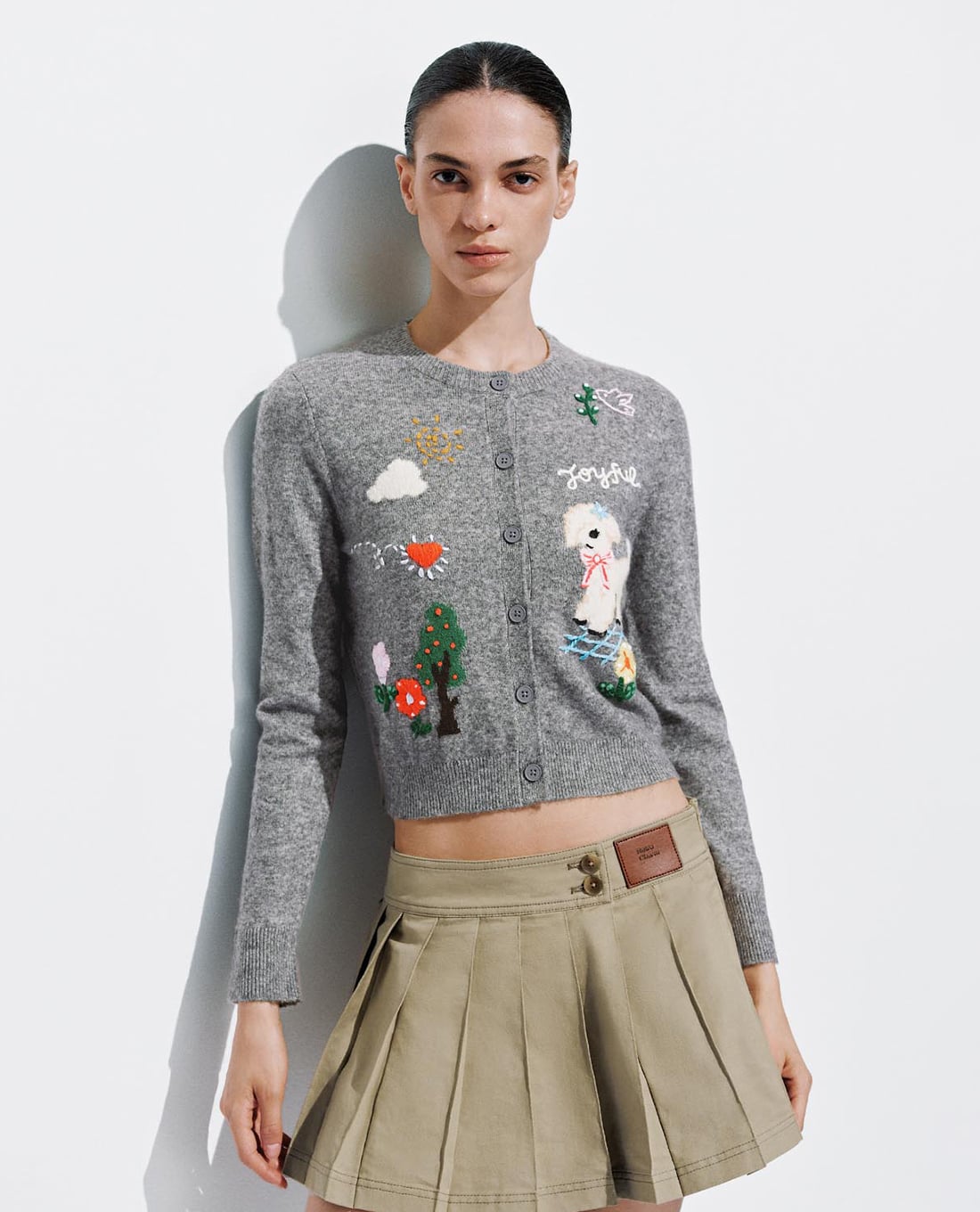 URBAN REVIVO - Áo khoác cardigan nữ cổ tròn tay dài thêu họa tiết