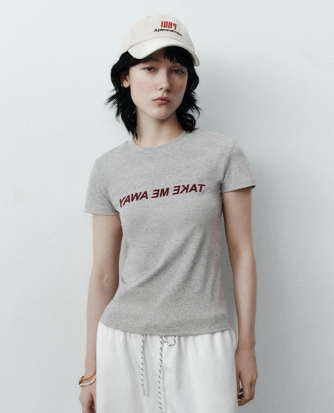 URBAN REVIVO - Áo thun nữ cổ tròn tay ngắn phom ôm