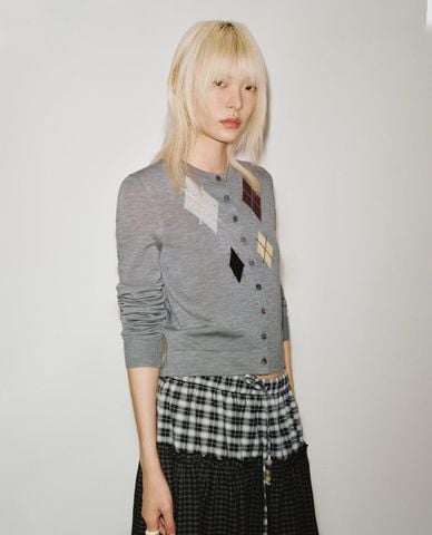  URBAN REVIVO - Áo khoác cardigan nữ tay dài dệt họa tiết 