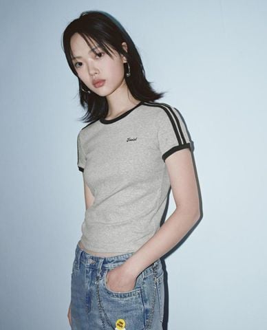  URBAN REVIVO - Áo thun nữ cổ tròn tay ngắn phối viền 