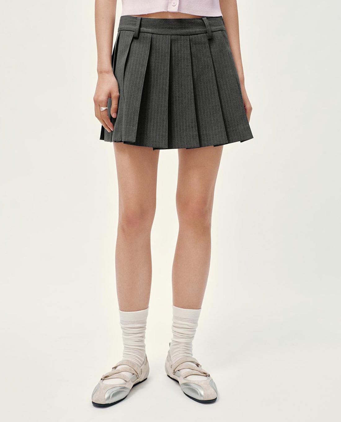 URBAN REVIVO - Chân váy xếp li mini kẻ sọc