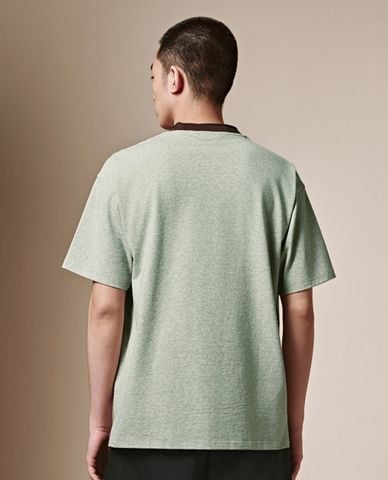  URBAN REVIVO - Áo thun nam cổ tròn phối viền 