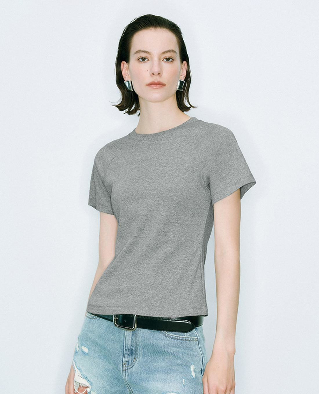 URBAN REVIVO - Áo thun nữ cổ tròn tay ngắn phom ôm