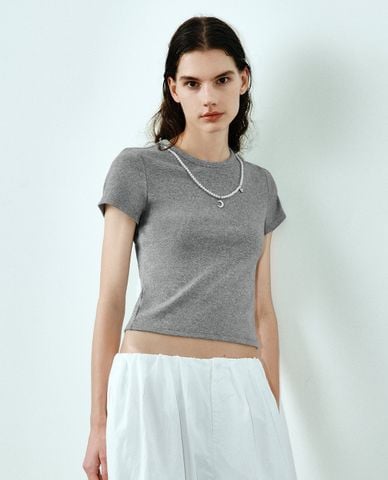  URBAN REVIVO - Áo croptop nữ tay ngắn đính ngọc trai 