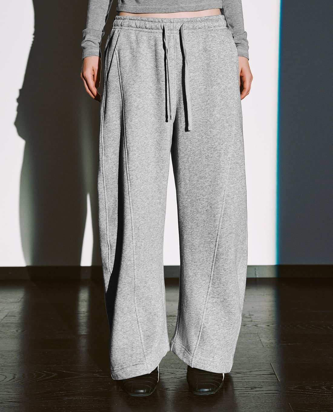 URBAN REVIVO - Quần nữ ống rộng lưng thun