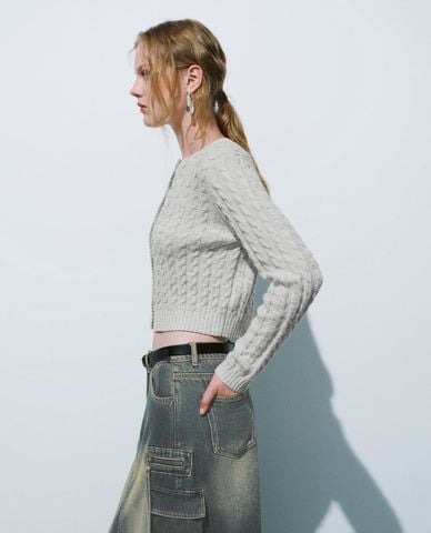  URBAN REVIVO - Áo khoác cardigan nữ cổ tròn phom croptop 