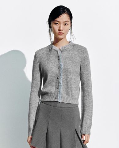  URBAN REVIVO - Áo khoác cardigan nữ tay dài viền bèo 