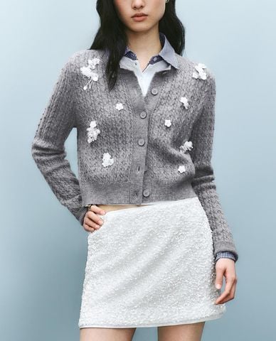  URBAN REVIVO - Áo khoác cardigan nữ tay dài tết hoa nổi 