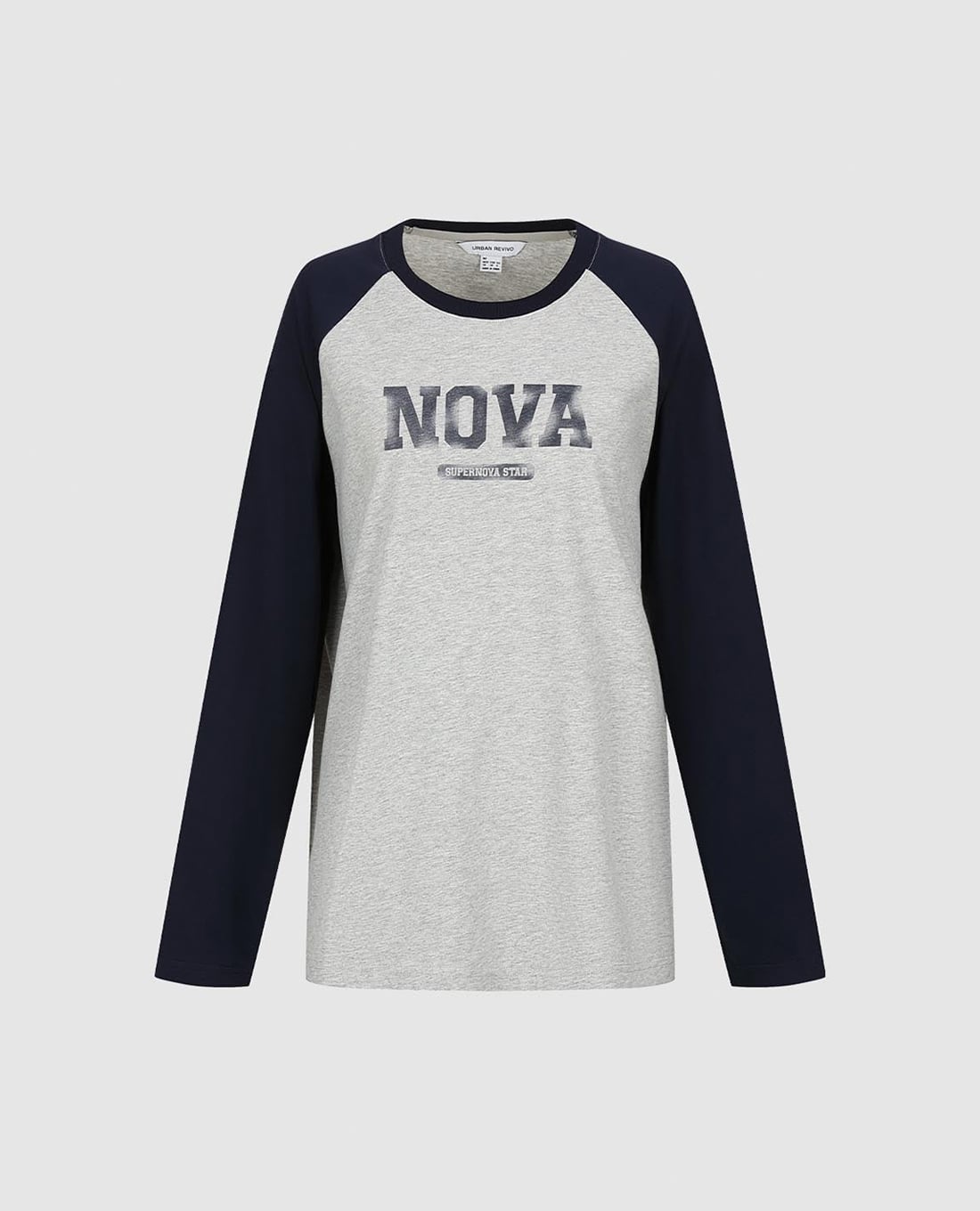 URBAN REVIVO - Áo thun nữ cổ tròn tay dài in chữ